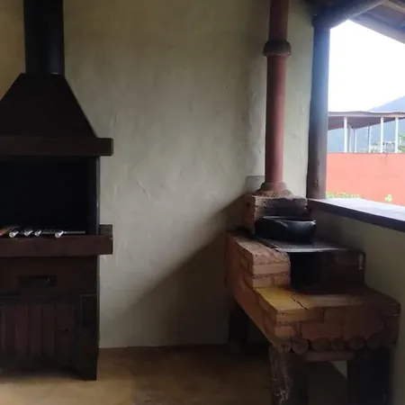 Casa rústica e charmosa em condomínio - Lagoinha-2